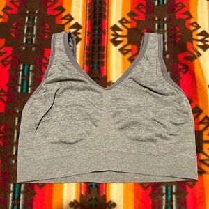 Secret Treasures women’s gray sports bra, size XL